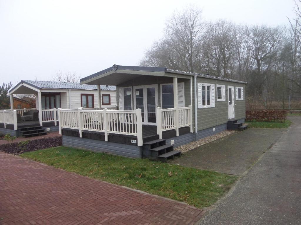 Vakantiepark Camping De Peelpoort Hotel Heusden  Exterior photo